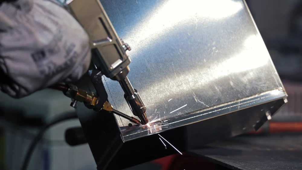 Minimal heat distortion laser welding